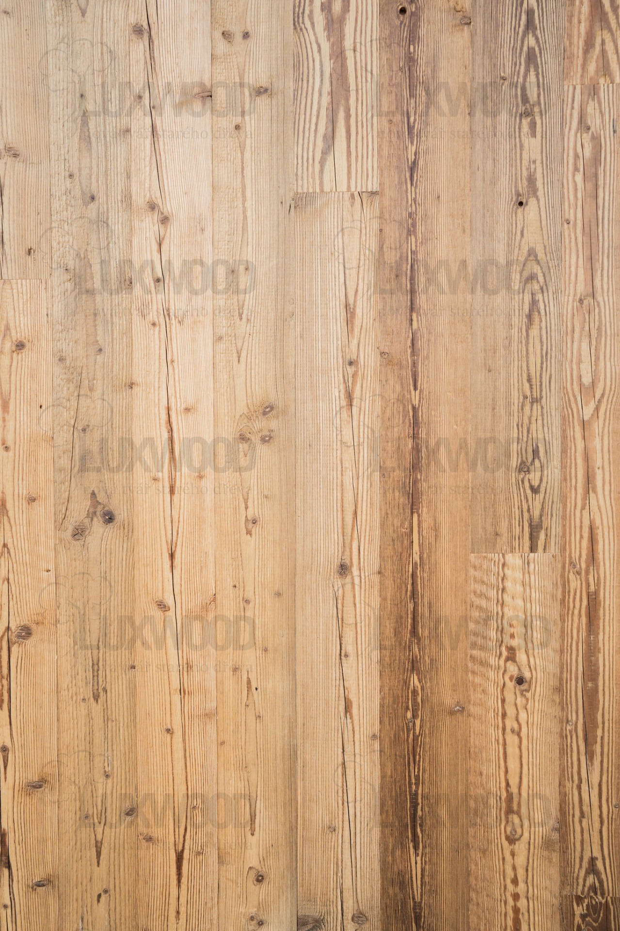 Patina časem šedne a tmavne.