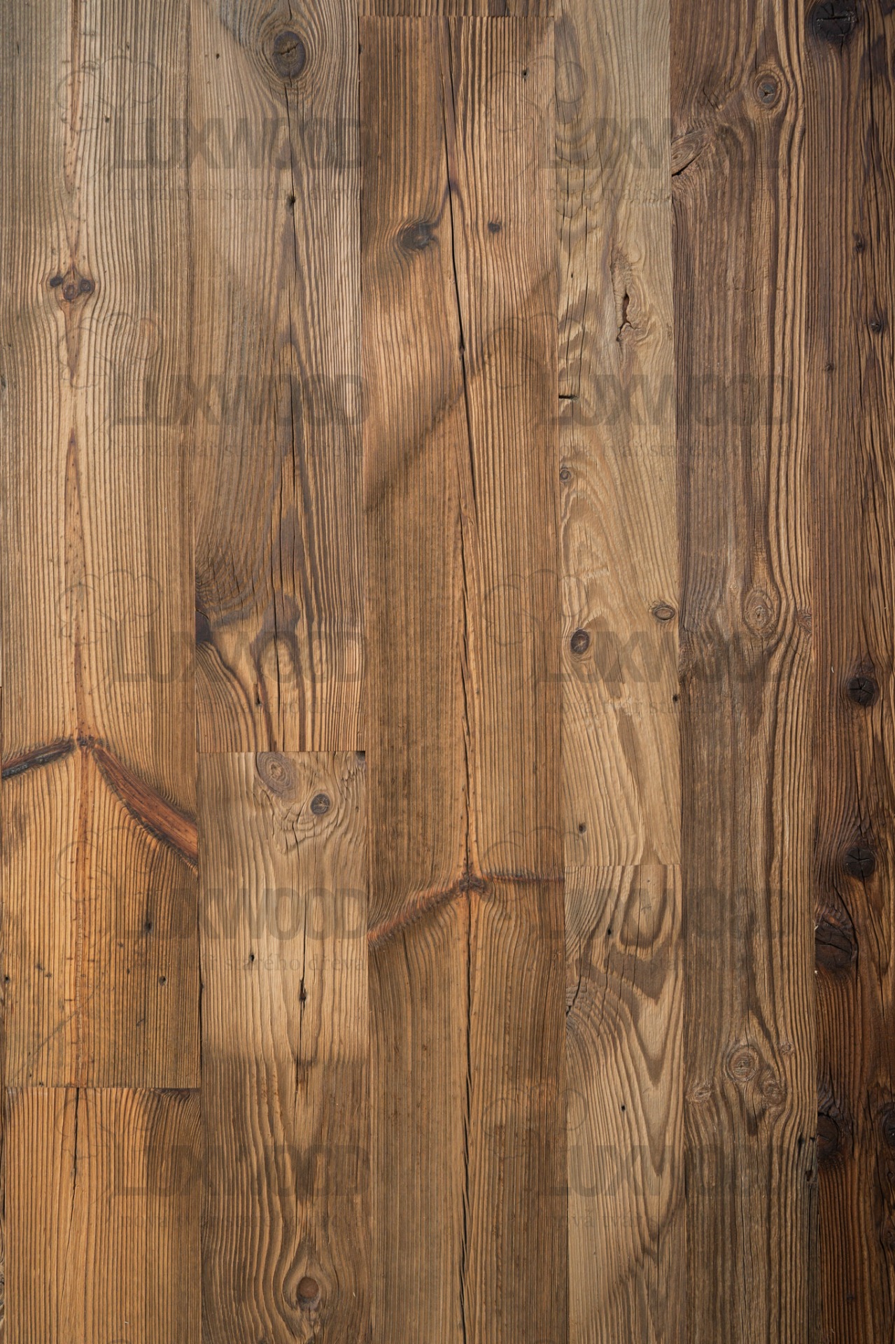 Patina časem šedne a tmavne.